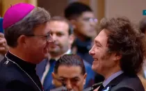 El Arzobispo de Buenos Aires saluda a Javier Milei, presidente de Argentina, en el Tedeum del 25 de mayo en la Catedral de Buenos Aires