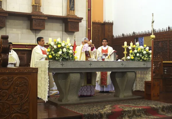 La Misa en la Catedral de Cañete presidida por Mons. Ricardo García. Crédito: Prelatura de Yauyos