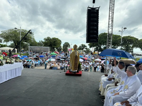 Mons. Francisco Ozoria Acosta, Arzobispo de Santo Domingo, quien presidió la Misa final. Crédito: Arzobispado de Santo Domingo.