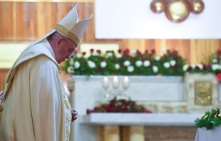 El Papa Francisco celebra la Misa en la Catedral Católica Caldea de San José en Bagdad, Irak, 6 de marzo de 2021. Crédito: EWTN News