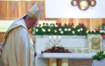 El Papa Francisco celebra la Misa en la Catedral Católica Caldea de San José en Bagdad, Irak, 6 de marzo de 2021.