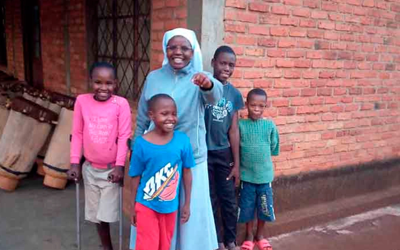 La Hermana Josephine Toyi con los niños en la pastoral que lleva a cabo.?w=200&h=150