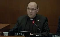 Mons. Juan Antonio Cruz. observador permanente de la Santa Sede en la OEA, durante su intervención.