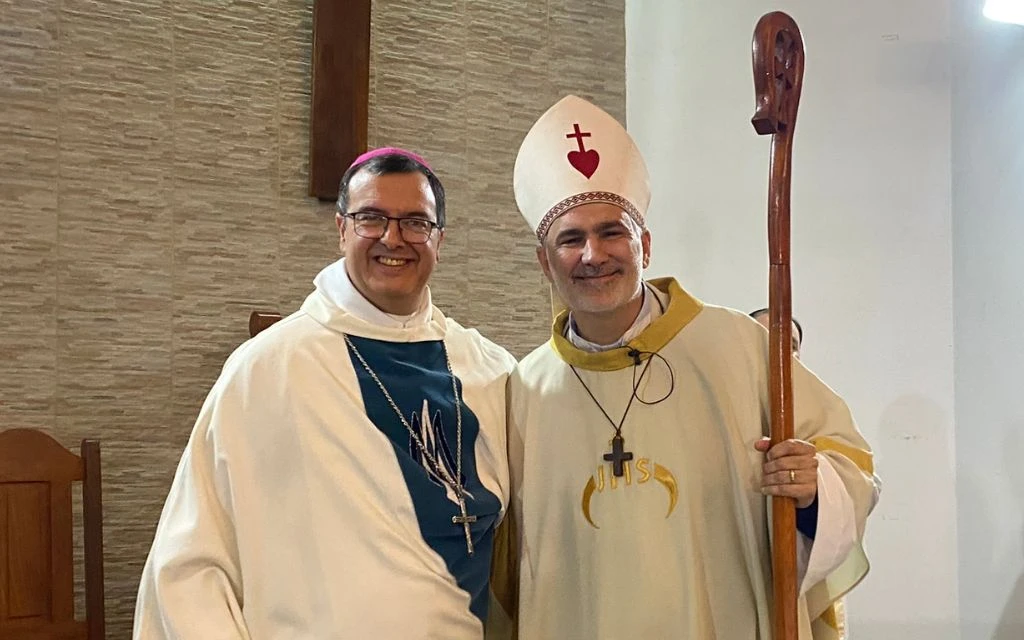 Mons. Mestre junto a Mons. Liébana al asumir como párroco de Nuestra Señora de Fátima en Mar de Ajó?w=200&h=150