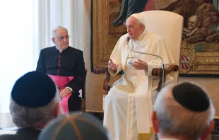 El Papa Francisco durante la audiencia con los miembros de la Conferencia de Rabinos Europeos Crédito: Vatican Media