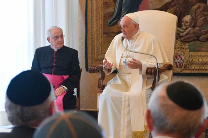 El Papa Francisco durante la audiencia con los miembros de la Conferencia de Rabinos Europeos