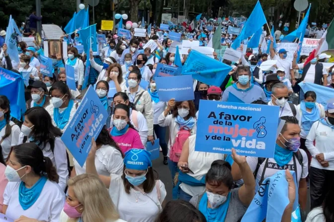 Marcha “A favor de la mujer y de la vida” en México