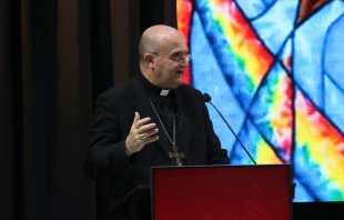 Mons. José Ignacio Munilla dictó una poderosa conferencia el miércoles 11 de septiembre en el Congreso Eucarístico Internacional en Quito. Crédito: Eduardo Berdejo - EWTN News