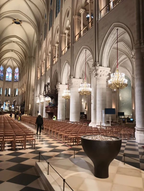 Una vista del interior de la Catedral de Notre Dame restaurada. Crédito: Cortesía Martín Muñoz Ledo.