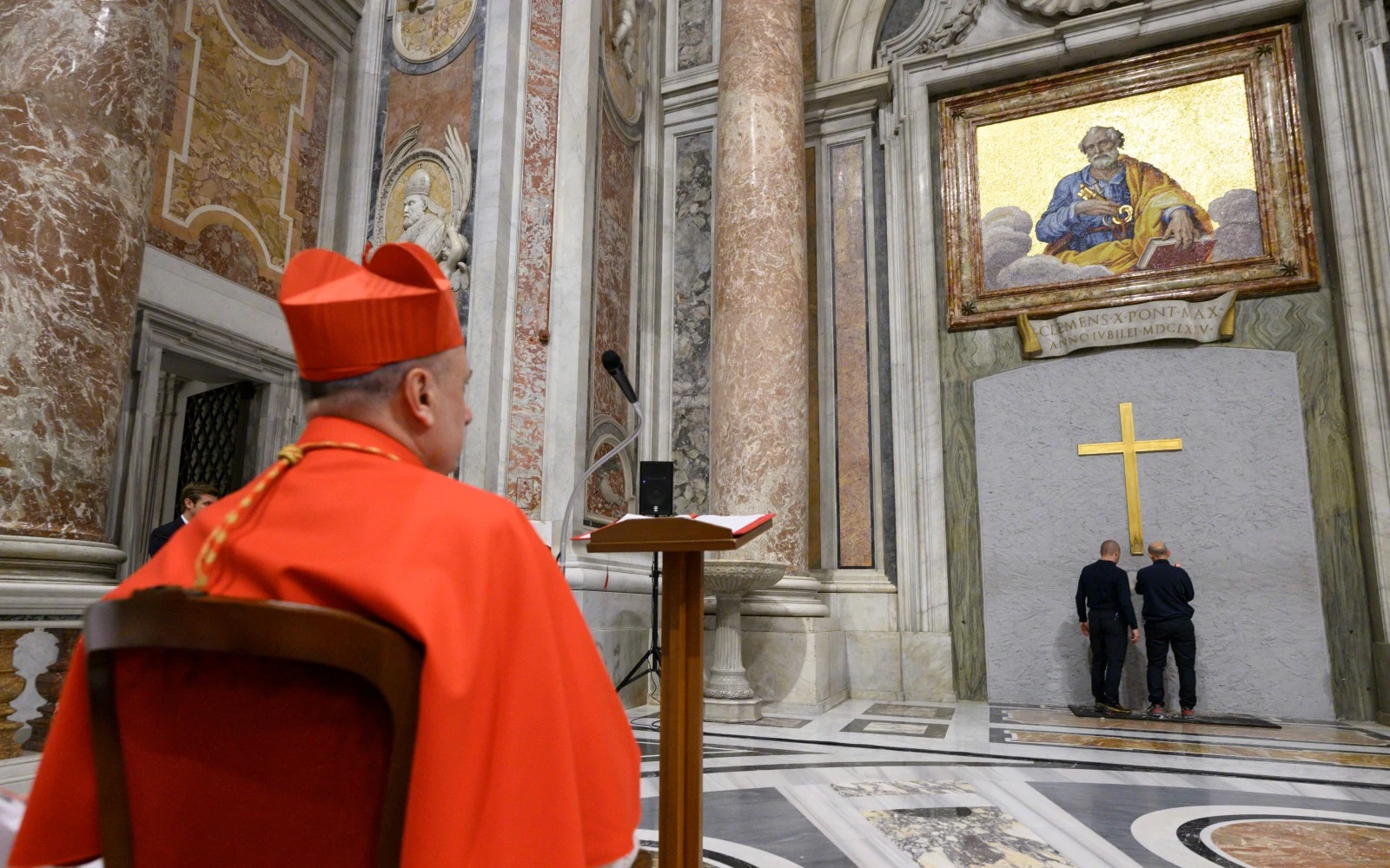 El Cardenal Mauro Gambetti preside el rito de la recognitio en la Basílica de San Pedro?w=200&h=150