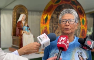 Nancy Jiménez, quien formó parte del equipo restaurador de la reliquia de Nuestra Señora de Coromoto. Crédito: Andrés Henríquez/ACI Prensa.