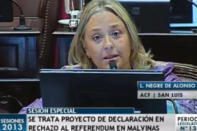 VIDEO: El emotivo discurso de la senadora argentina que recibió Habemus Papam en plena sesión