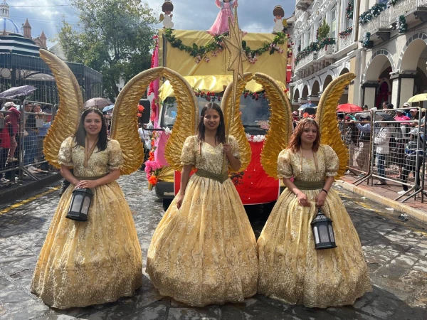 The city was filled with color and parades. Credit: Radio Católica Cuenca