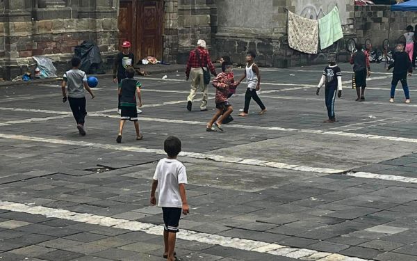 Niños migrantes jugando en un albergue de la Iglesia Católica. Crédito: Pastoral de Movilidad Humana Arquidiócesis Primada de México