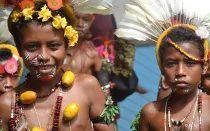 Niños de las islas Kiriwina, en Papúa Nueva Guinea.