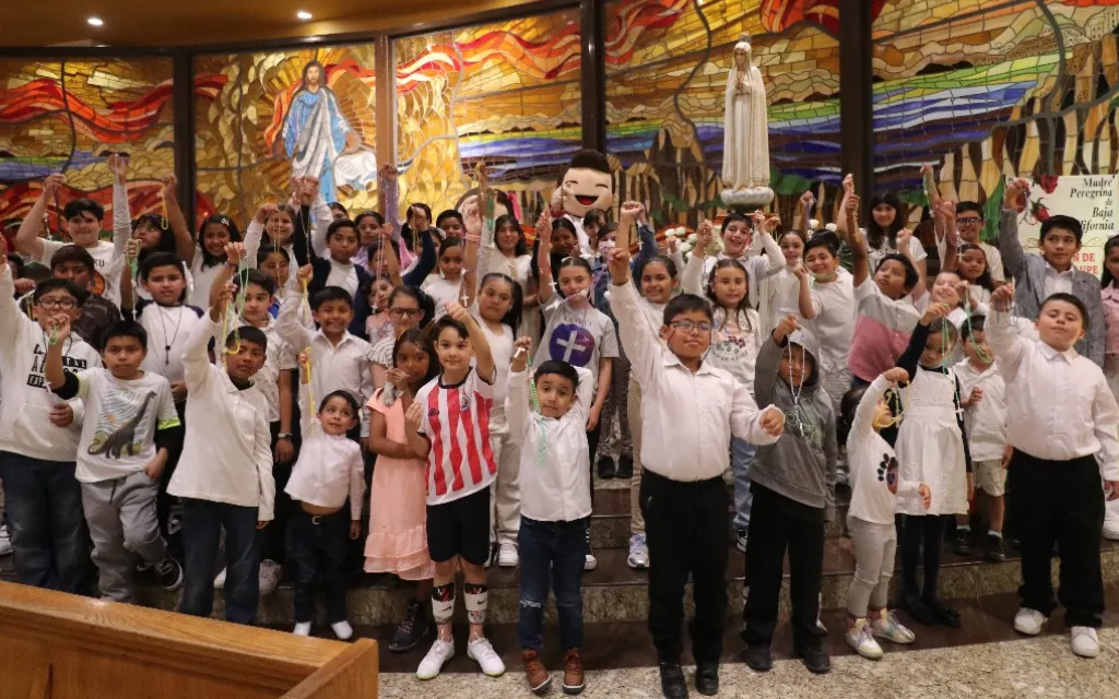 Niños rezando el Rosario?w=200&h=150