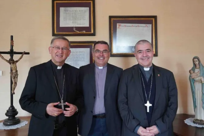 El nuevo Obispo Auxiliar de La Serena junto a Mons. Ricardo Morales Galindo y Mons. René Rebolledo Salinas