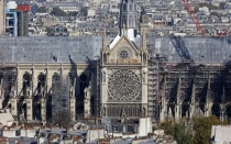 El rosetón de la catedral de Notre Dame de París se ve unas semanas antes de su reapertura al público prevista para el 7 de diciembre de 2024, el 25 de octubre de 2024 en París.