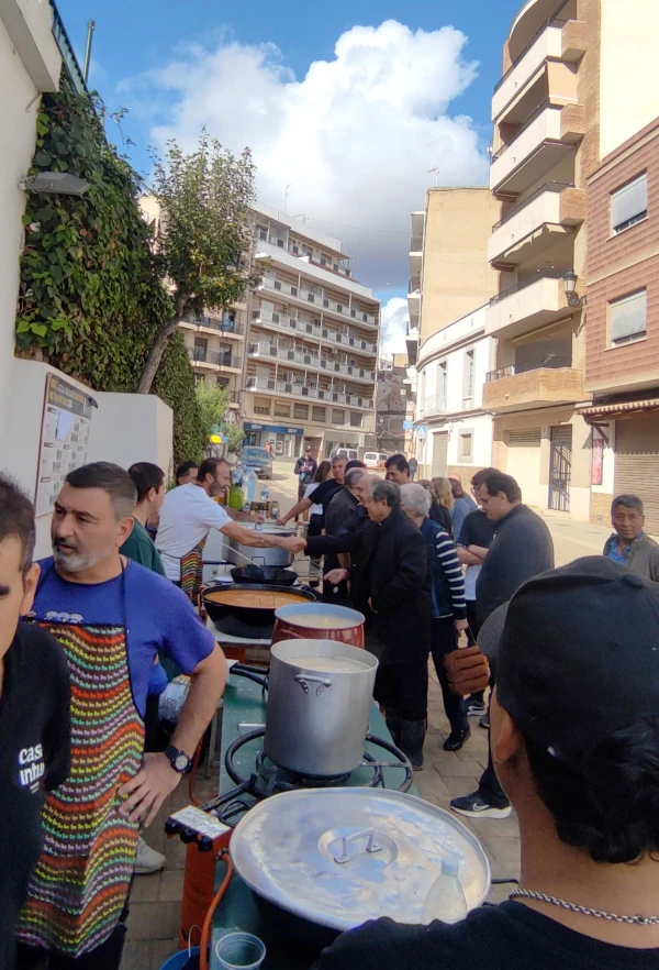 El Nuncio Apostólico en España, durante su visita a zonas devastadas pro las riadas. Crédito: Arzobispado de Valencia.