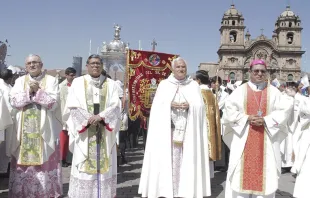 Mons. Nicola Girasoli encabeza la procesión del Corpus Christi en Cusco / Foto: Arquidiócesis de Cusco 