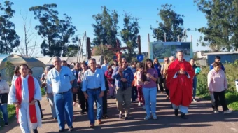 Obispo de Goya en procesión a la Cruz Gil