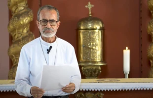 Mons. Francisco Javier Múnera, Arzobispo de Cartagena y presidente de la CEC, anunciando la jornada de oración. Crédito: CEC, YouTube.