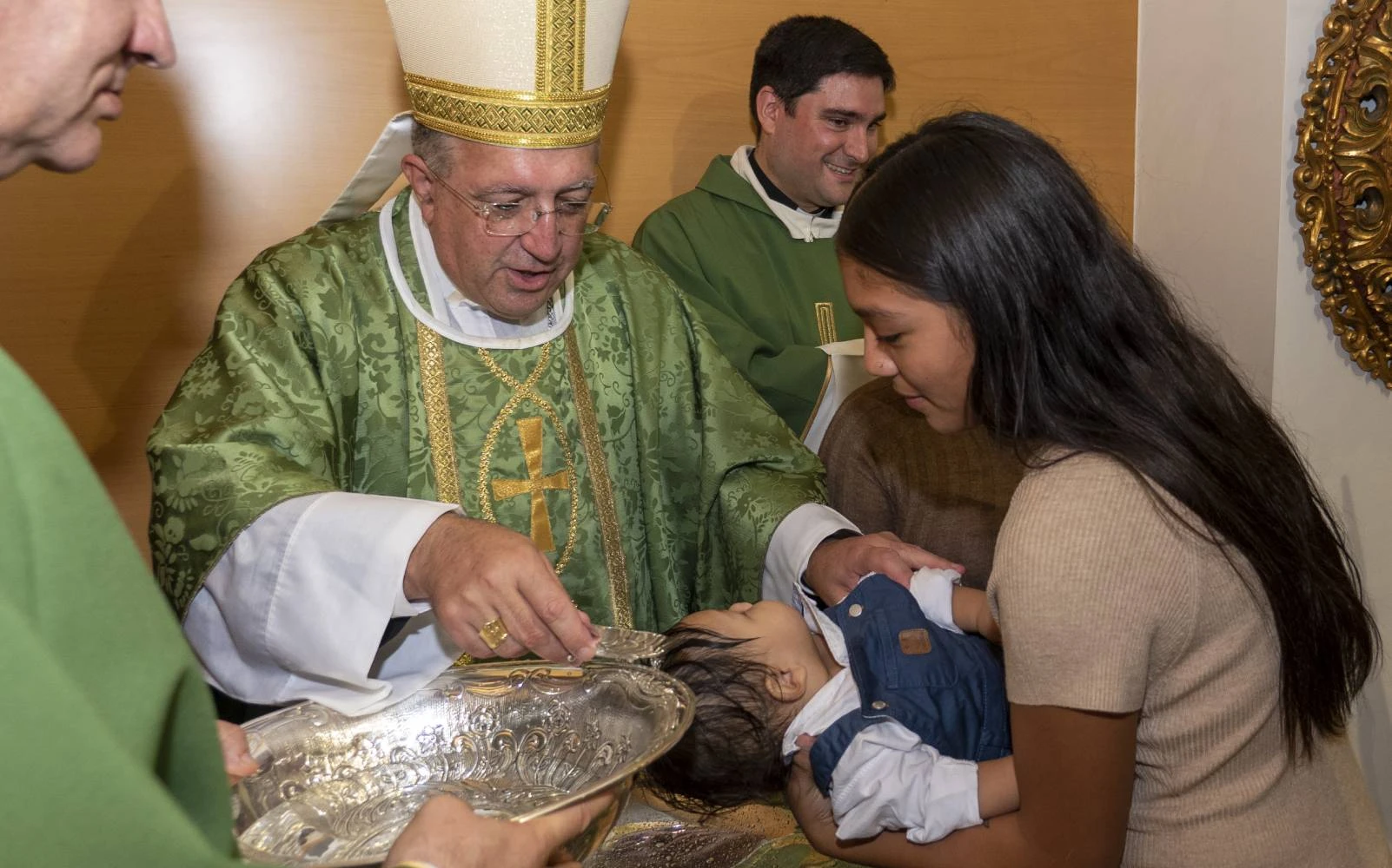 El Obispo de Getafe (España), Mons. Ginés García Beltrán, bautizó el sábado 5 de octubre a 17 niños cuyos padres rechazaron el aborto y dijeron sí a la vida.?w=200&h=150