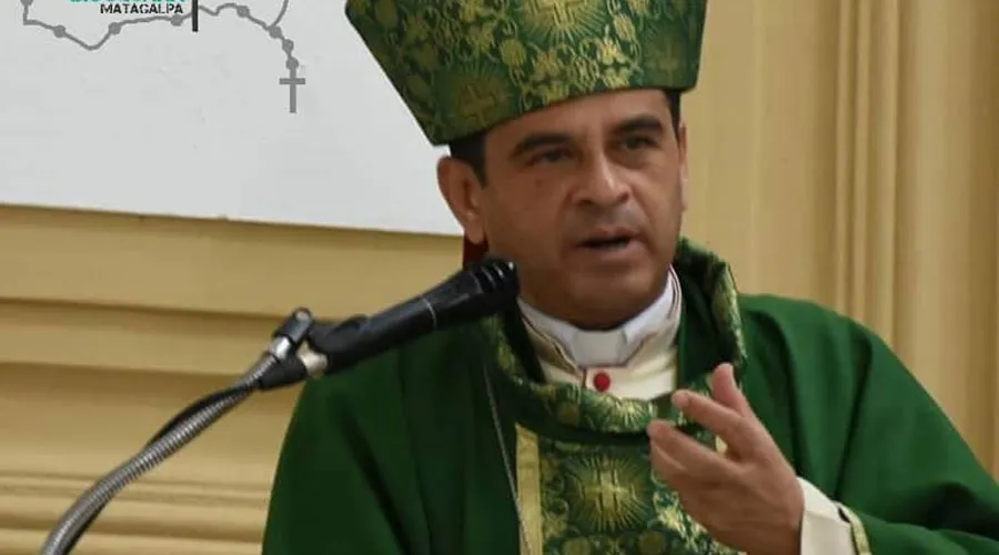 Sacerdote nicaragüense recibe premio a nombre del obispo Rolando Álvarez Lagos.?w=200&h=150