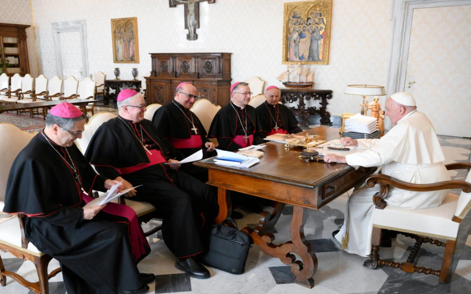 El Comité Permanente de la Conferencia Episcopal de Chile en audiencia con el Papa Francisco, el 31 de octubre.?w=200&h=150