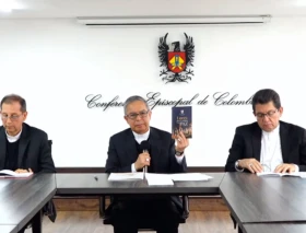 Iglesia presenta documento para iluminar el camino hacia la paz en Colombia