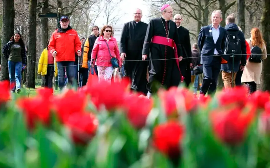 The Bishops of Países Bajos responded by imploring the Trust