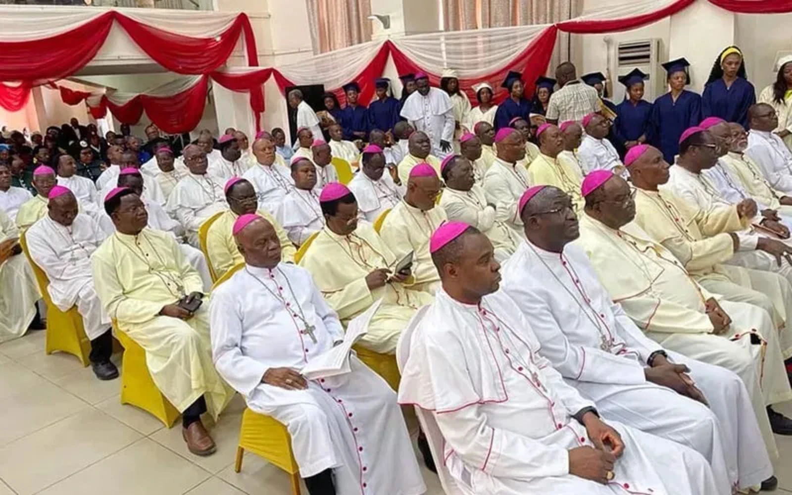 Miembros de la Conferencia Episcopal de Nigeria (CBCN). Los obispos emitieron una declaración el 15 de agosto de 2024, Solemnidad de la Asunción, en la que condenan los abusos durante la Misa e instan a los sacerdotes a tomar medidas.?w=200&h=150