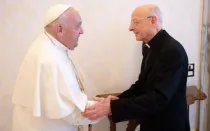 El Papa Francisco recibe al Prelado del Opus Dei, Mons. Fernando Ocáriz.