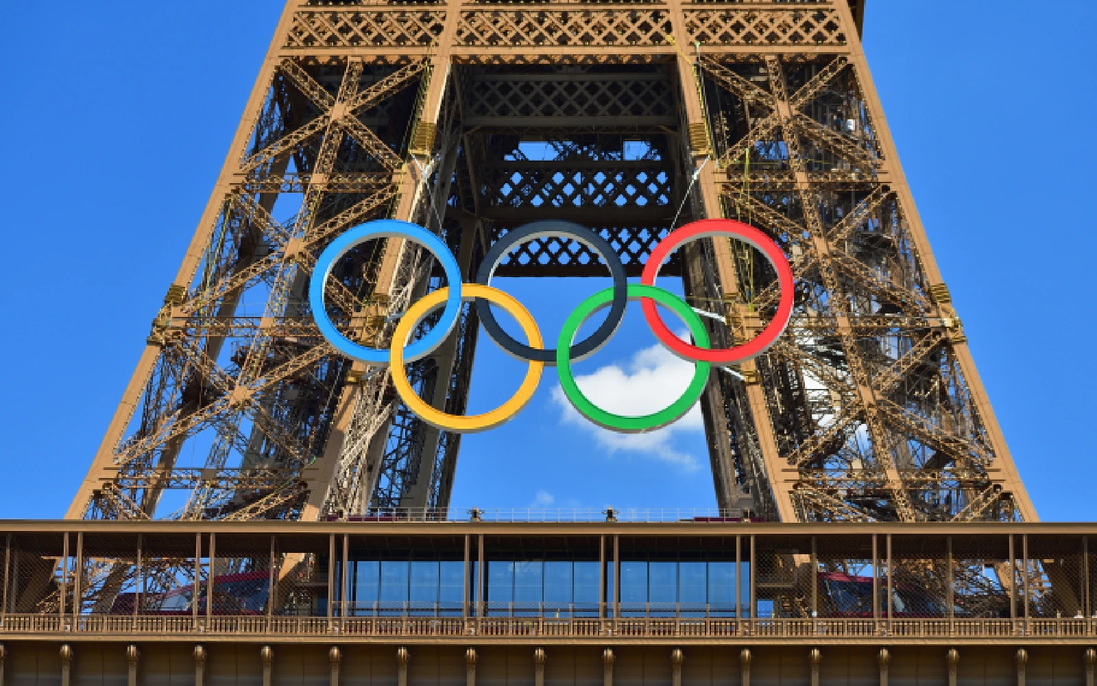 El símbolo olímpico instalado en la Torre Eiffel para los Juegos Olímpicos de París 2024, 9 de junio de 2024.?w=200&h=150