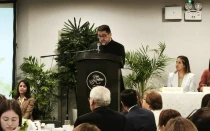 El P. Omar Sánchez, fundador de la Asociación de las Bienaventuranzas, participando del Desayuno Nacional de Oración 2024 (DNO) en Perú.