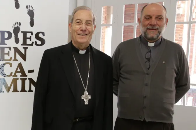 El Arzobispo de Pamplona, Mons. Francisco Pérez y el director nacional de OMP España, P. José María Calderón.