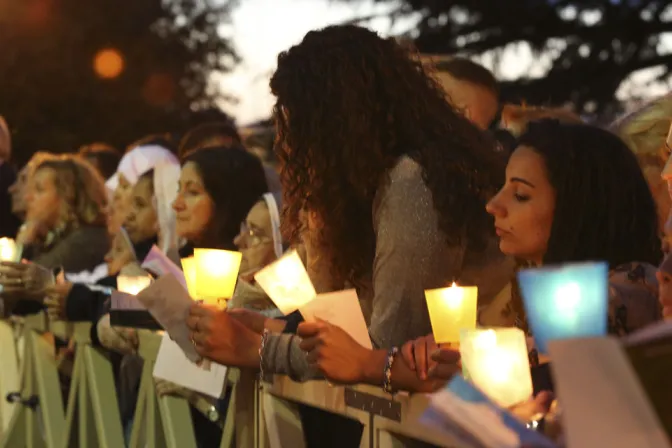 Foto referencial de oración ante la iglesia Inmaculada Concepción en Francia 04092024