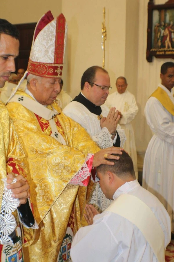 Mons. Ramón Benito de la Rosa and Carpio in an ordination. Credit: Personal file.