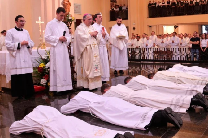 Ordenación de un sacerdote y 6 diáconos en Getafe en el día de la Virgen del Pilar 12102024