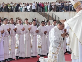 32 nuevos sacerdotes formados en el seminario más grande del mundo fueron ordenados en México