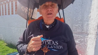 El sacerdote Van Allen Hager, de los Misioneros de la Consolata, quien durante años rezó por los niños no nacidos al lado de la entrada de un centro de abortos en Bogotá (Colombia).