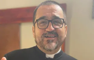 El Padre Omar Sánchez Portillo da un mensaje de fe y esperanza en el día de los tumores cerebrales Crédito: Facebook Omar Buenaventura