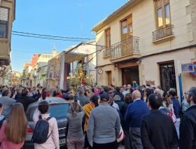 Emotiva visita de la Virgen peregrina de los Desamparados a las zonas afectadas por la DANA en Valencia