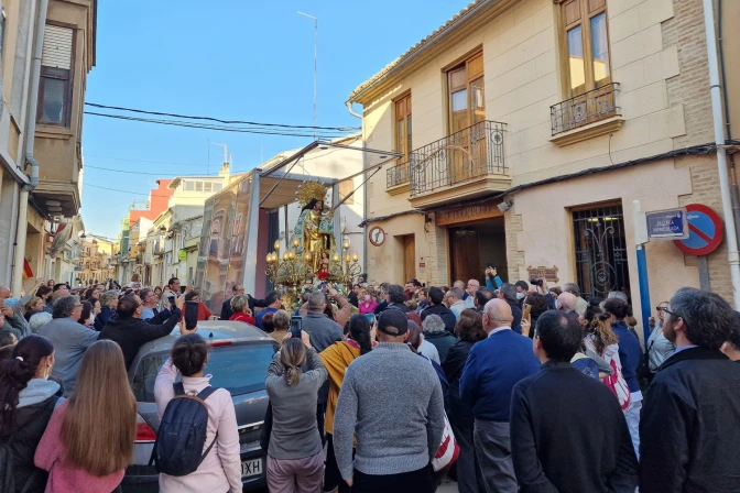 La Virgen peregrina de los desamparados visita a los afectados por la DANA en Valencia.