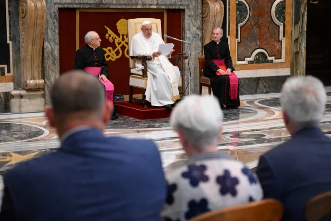 El Papa Francisco en la audiencia con la Delegación del Instituto de Educación Superior “Merrimack College”