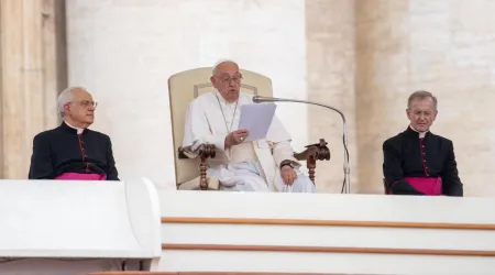 El Papa Francisco lee su catequesis en la Audiencia General de este 19 de junio