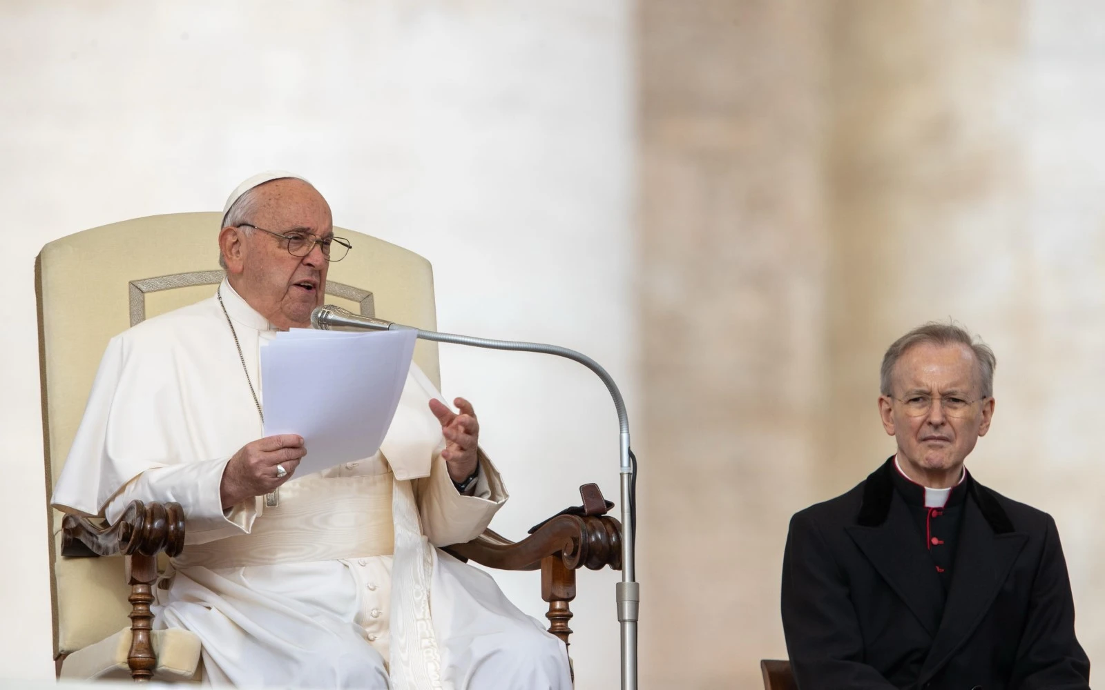 El Papa Francisco se dirige a los fieles congregados en la Plaza de San Pedro durante una audiencia general.?w=200&h=150