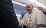 El Papa Francisco en el avión que le llevó a Yakarta el pasado 2 de septiembre.