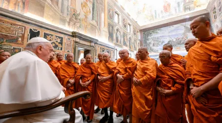 El Papa Francisco recibe en audiencia a monjes budistas este 27 de mayo
