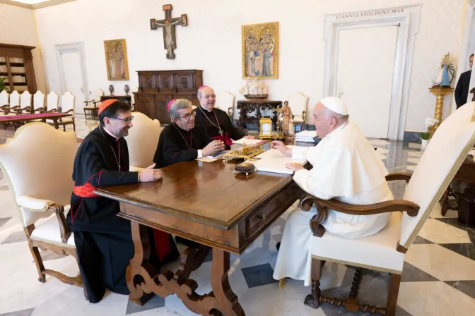 El Papa Francisco recibe al presidente, vicepresidente y secretario general de la Conferencia Episcopal Española.